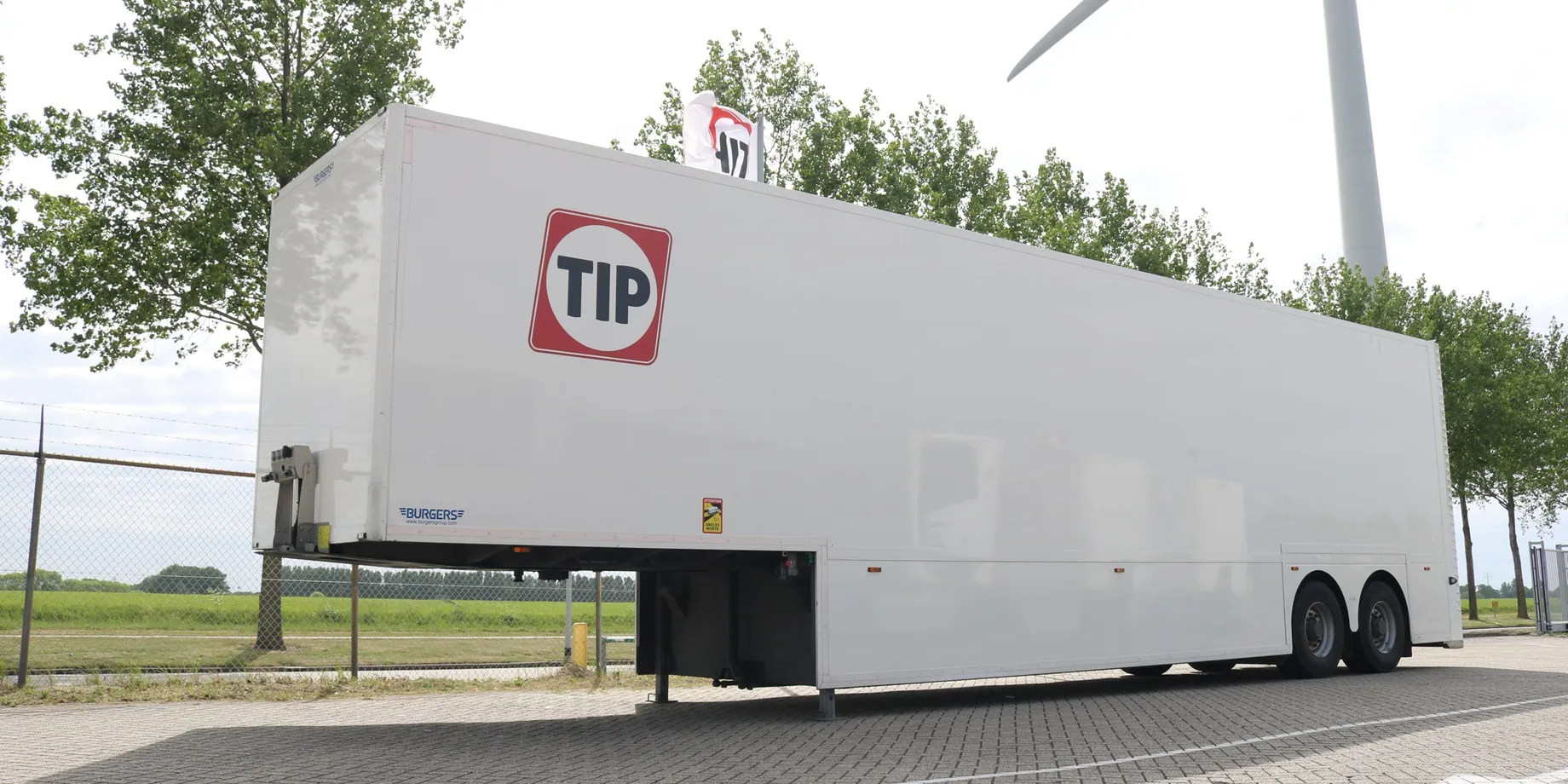 Double deck trailers